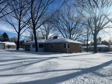Main picture of 2102 Wegner St