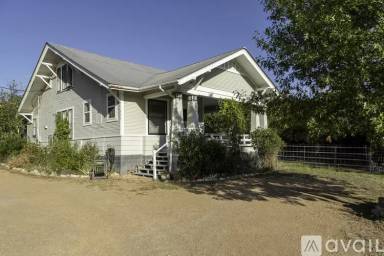 Main picture of 426 E Orchard St