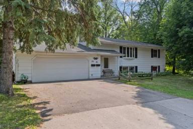 Main picture of 84 Logan Ave W