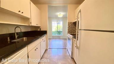 Main picture of 8 Commodore Dr