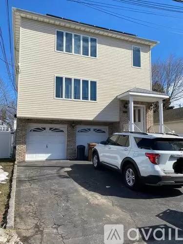 Main picture of 715 Mack Pl
