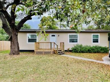 Main picture of 210 Colony Dr