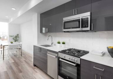 Main picture of 121 15th Ave E
