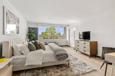 Main picture of 1850 Post Rd