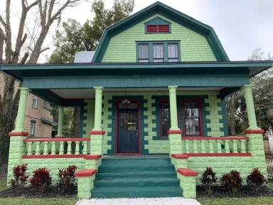 Main picture of 422 E 3rd St
