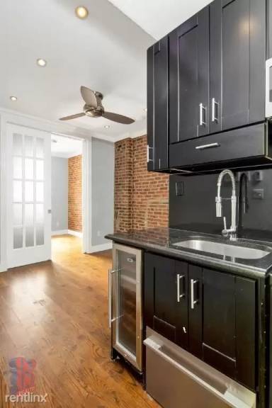 Main picture of 120 E 102nd St