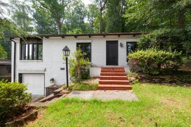 Main picture of 2610 Defoors Ferry Rd NW
