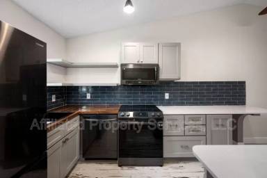 Main picture of 5214 Stacy St