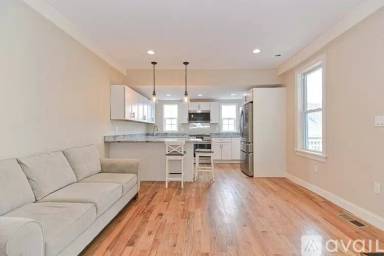 Main picture of 76 Sheridan St