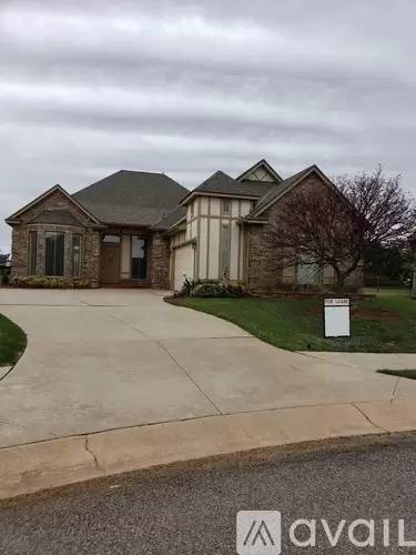 Main picture of 804 Longmeadow Ct