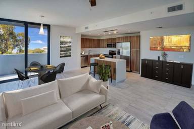 Main picture of 600 NE 7th Ave