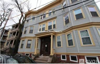 Main picture of 32 Chatham St