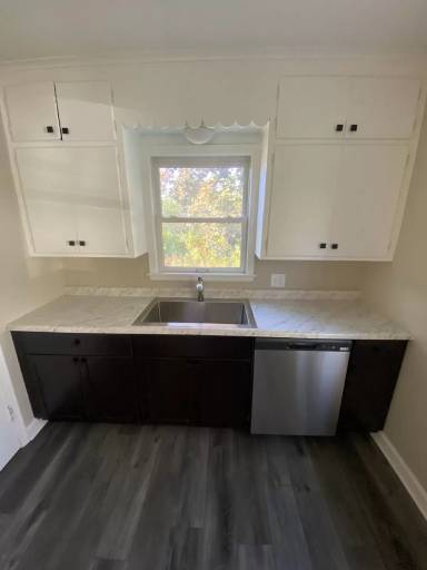 Main picture of 903 Manomin Ave