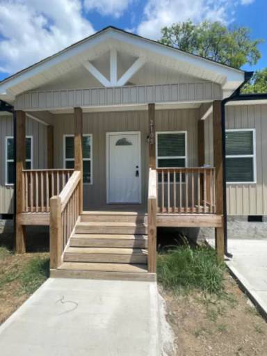 Main picture of 2105 Allin St