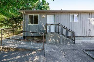 Main picture of 1835 SE 7th Ave