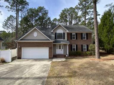 Main picture of 11 Racquet Ct