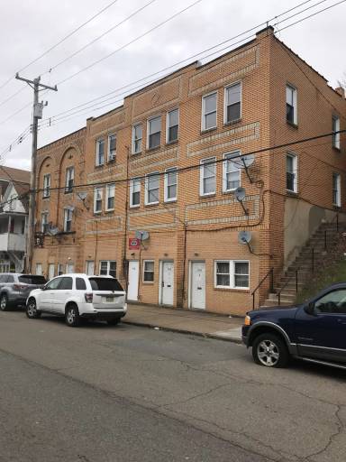 Main picture of 410 Broadway Ave