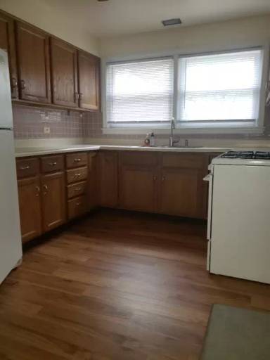 Main picture of 9103 Lamon Ave