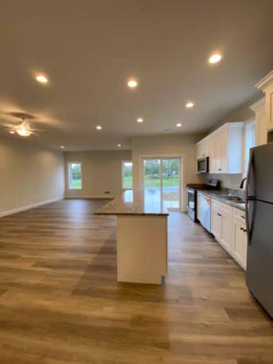 Main picture of 327 White Oak Rd