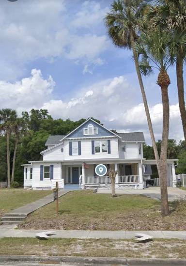 Main picture of 713 W New York Ave