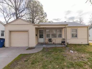 Main picture of 942 Waverly St