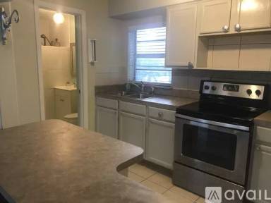 Main picture of 1304 S Miramar Ave