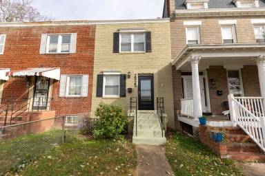 Main picture of 2525 N Capitol St NE