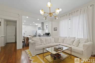 Main picture of 211 W 40th St