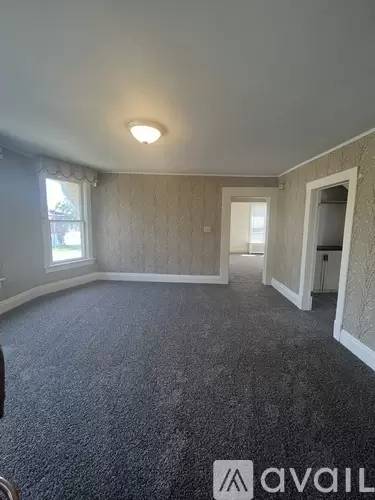 Main picture of 400 S 10th St