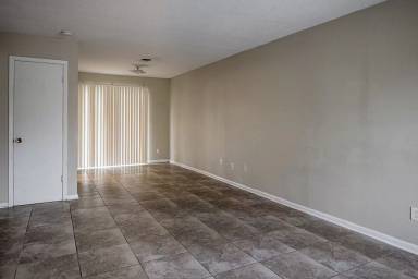 Main picture of 710 W 10th St