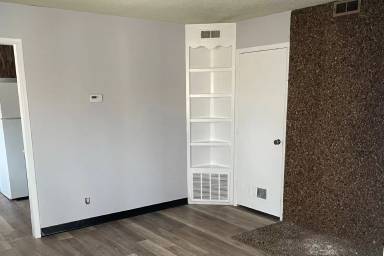 Main picture of 410 W 9th St