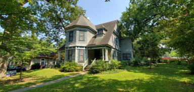 Main picture of 612 5th Ave