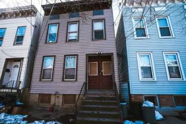 Main picture of 686 State St