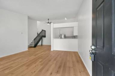 Main picture of 1015 Village Green Ct