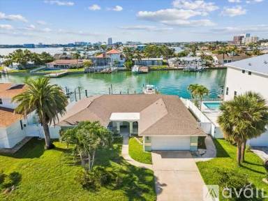 Main picture of 441 Palm Is NE