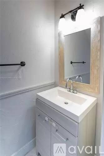 Main picture of 16793 Hemingway Dr