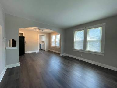 Main picture of 1734 E Lincoln Ave