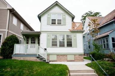 Main picture of 3255 N Oakland Ave