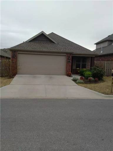 Main picture of 2640 N Arroyo Ave
