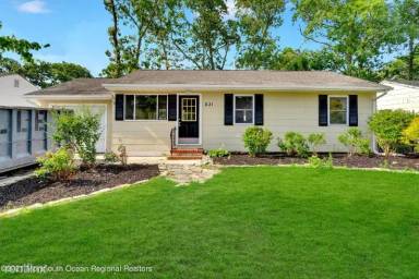 Main picture of 631 Twin River Dr