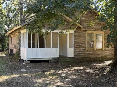 Main picture of 3903 Polk St