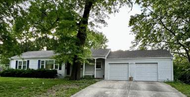 Main picture of 8500 W 86th St