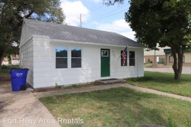 Main picture of 1004 W 12th St