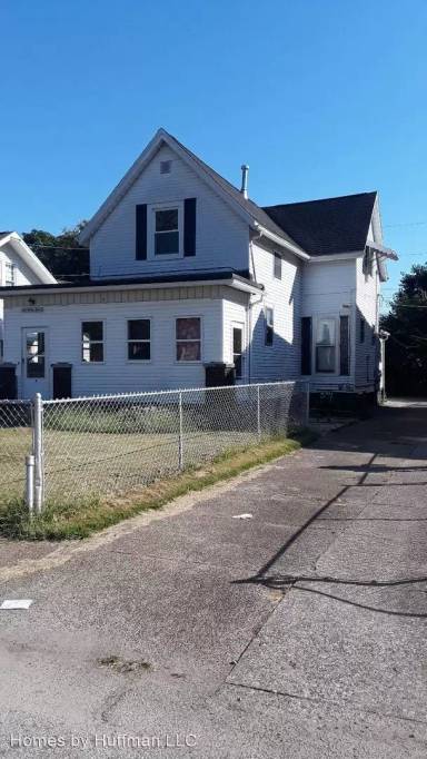 Main picture of 1033 E Mulberry St