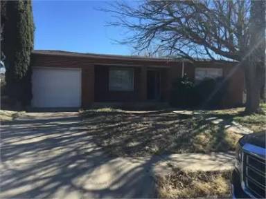 Main picture of 904 NW 4th St
