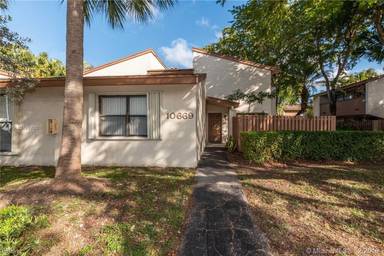 Main picture of 10669 SW 113th Pl