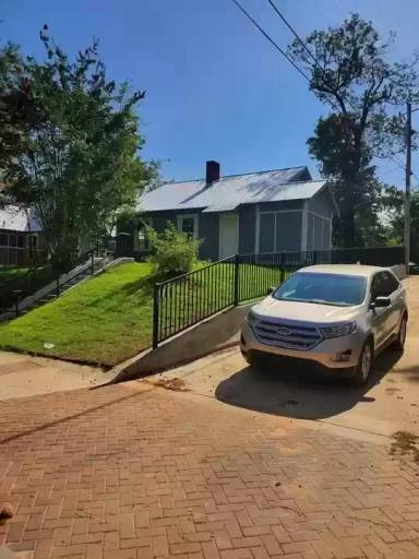 Main picture of 908 N Jackson St