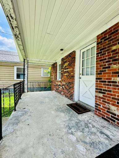 Main picture of 824 Brentwood Ave