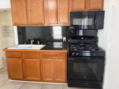 Main picture of 927 N Grandview Ave