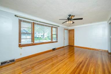 Main picture of 6708 Madison Ave